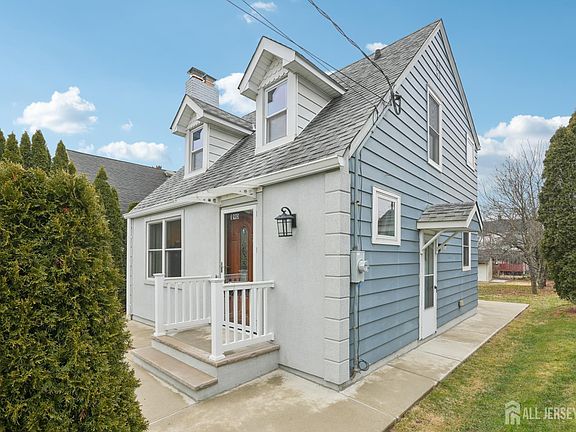 2nd image of 190 Conlogue Ave