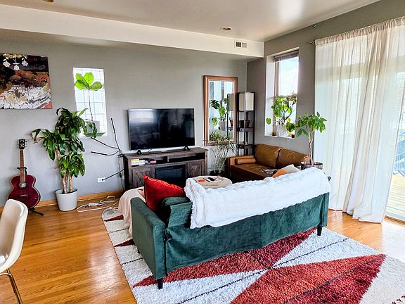 4th image of 1542 W Wabansia Ave APT 2