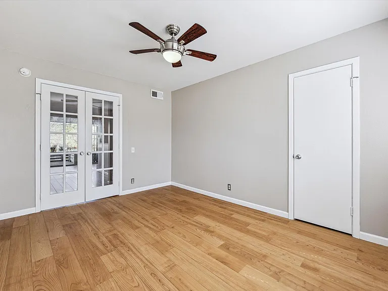 1304 Mariposa Dr #104 — Photo 15