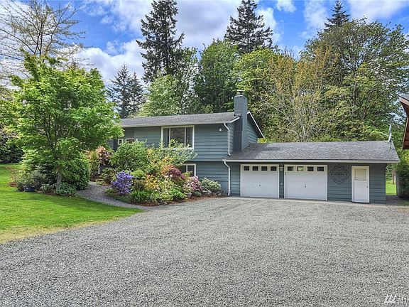 2nd image of 341 NE Little Farm Ln