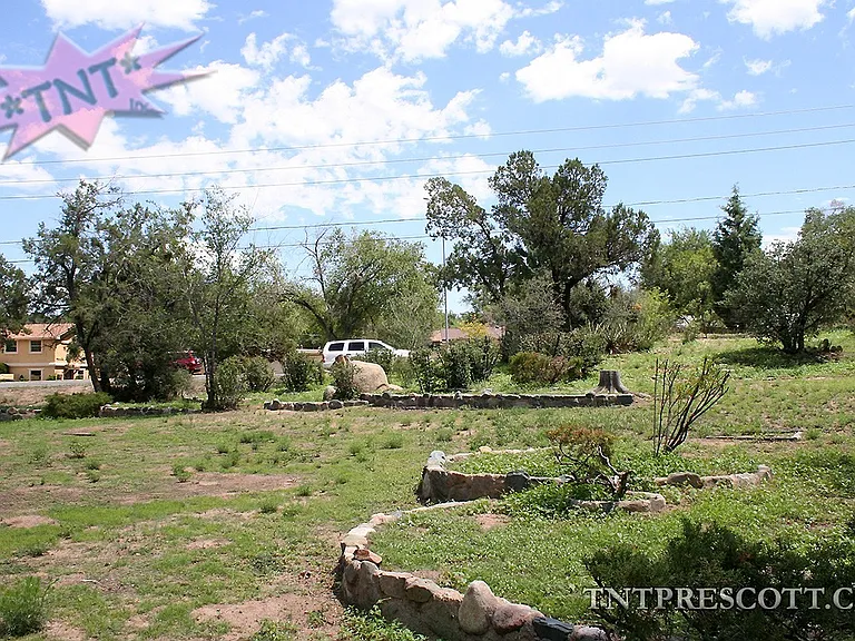 903 Green Ln — Photo 3