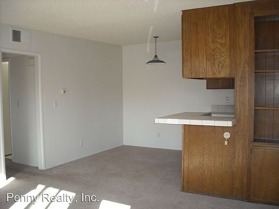 5th image of 806 Manhattan Ct APT 3