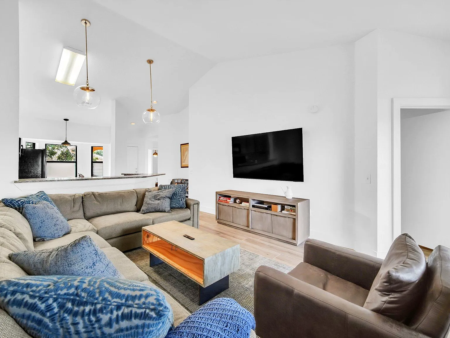 7823 Sugar Bend Dr — Photo 4