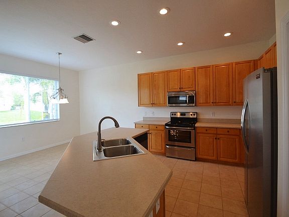 4th image of 34435 Windknob Ct