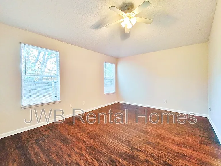 5861 Liska Dr — Photo 8