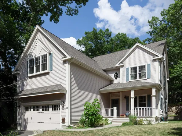 10 Larch Rd, Wellesley, MA 02482