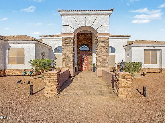 3rd image of 529 S VAL VISTA Road