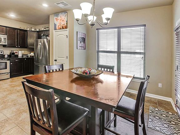 4th image of 109 Petal Ave