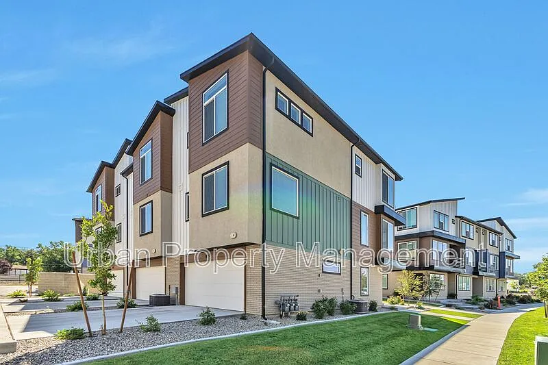 Building Photo - 8347 S Durham St #1