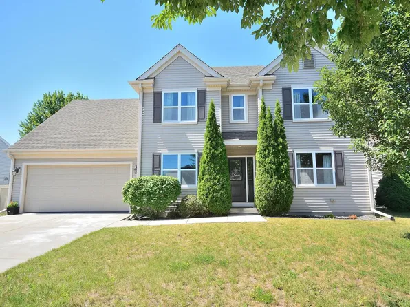 1525 Whitewater DRIVE, West Bend, WI 53095
