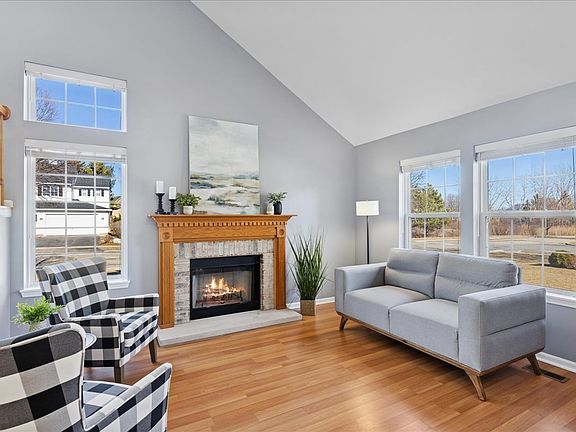 3rd image of 1480 Tudor Dr