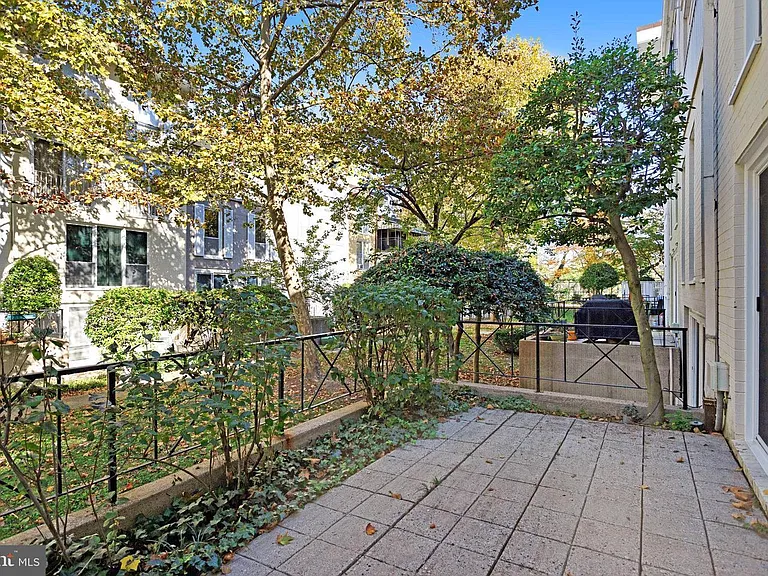 42 G St SW — Photo 28