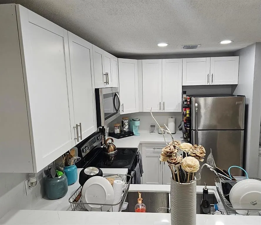 3 bed, 2.0 bath, 1186 sqft, $2,800 — Photo 1