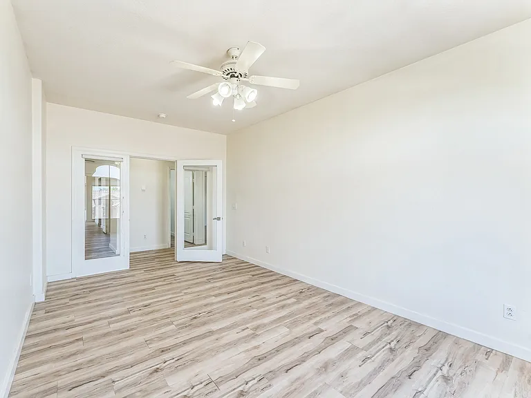 1111 W Washington Ave — Photo 8