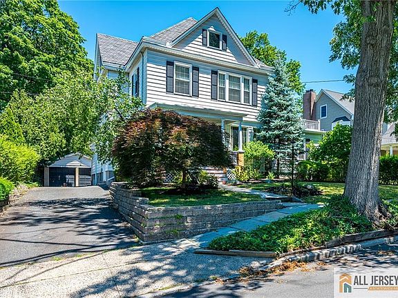 2nd image of 76 Spring St