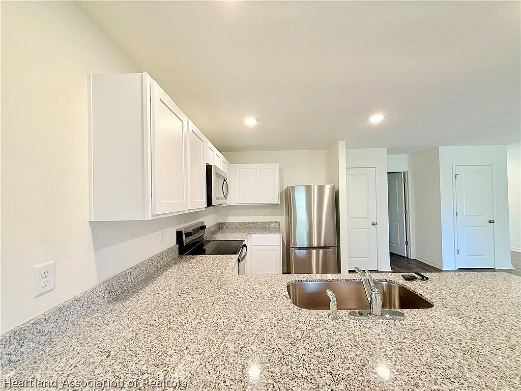 Building Photo - 8006 Bernal Dr