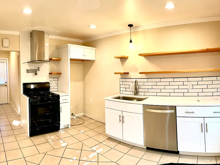 17716 Jersey Ave #17716 — Photo 4