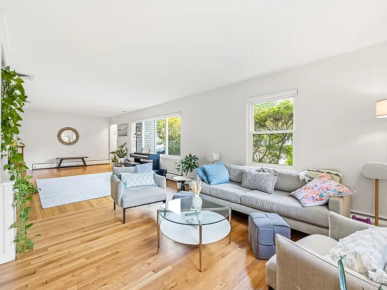 48 Jefferson Ave — Photo 3