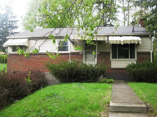 325 Woodhaven Dr photo 1