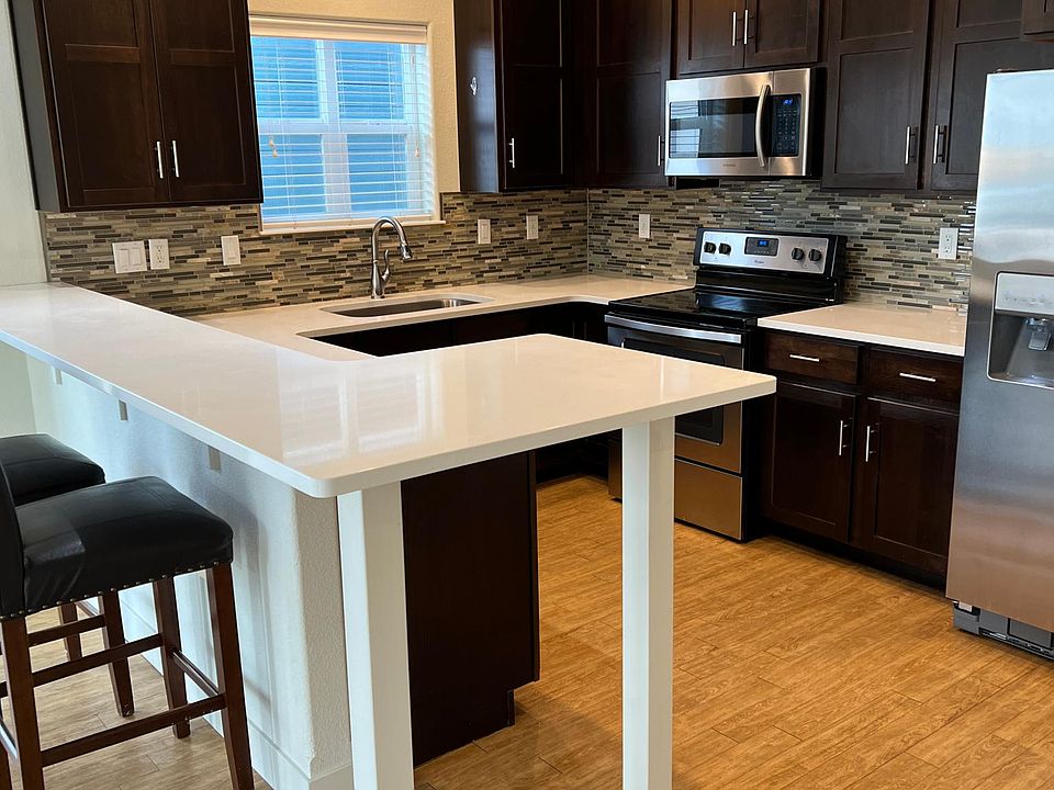 Kitchen with bar