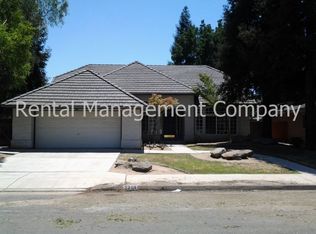 2209 E Christopher Dr, Fresno, CA 93720