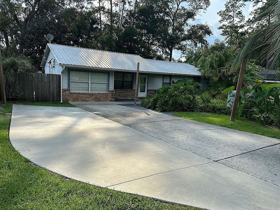 Driveway that 4 cars or more