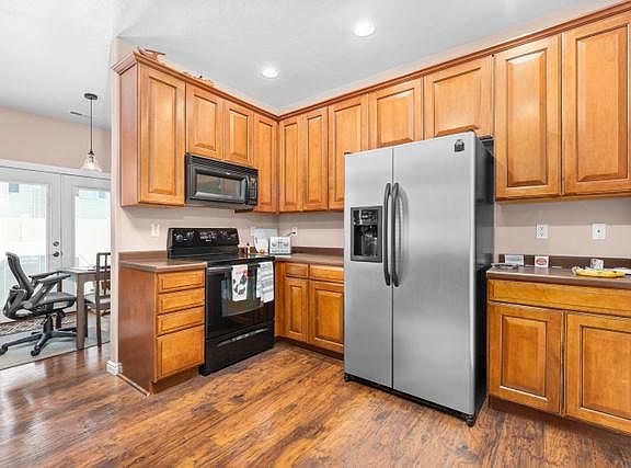 3rd image of 4947 W Mimosa St