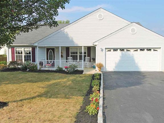 3rd image of 16 Somerset Dr