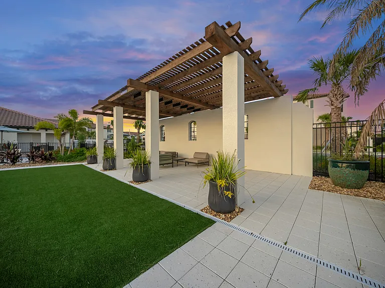 Revello Apartments — Photo 115