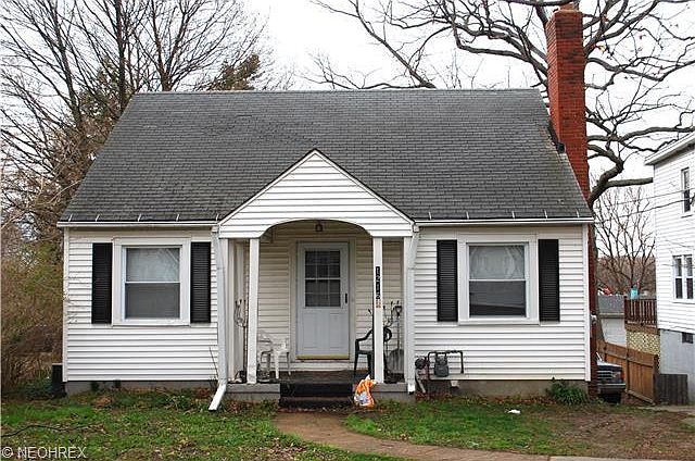 2nd image of 1216 W Jackson St