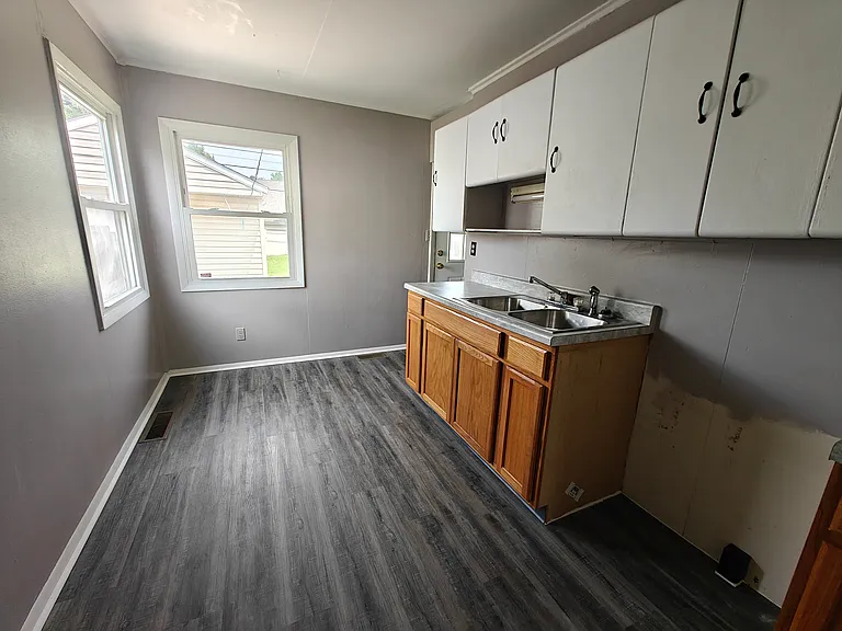 2449 Vale Dr — Photo 7