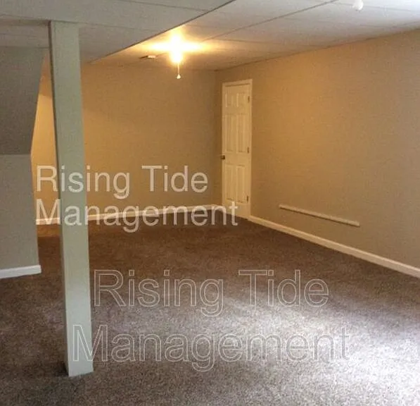 1928 Poplar Dr — Photo 3