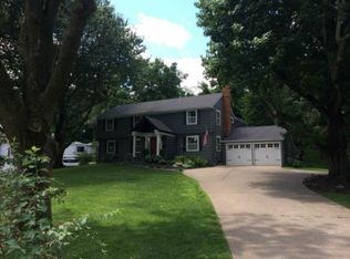 2606 Indian Trail Dr, Saint Joseph, MO 64506