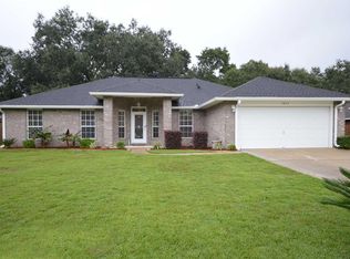 5824 Chi Chi Cir, Milton, FL 32570