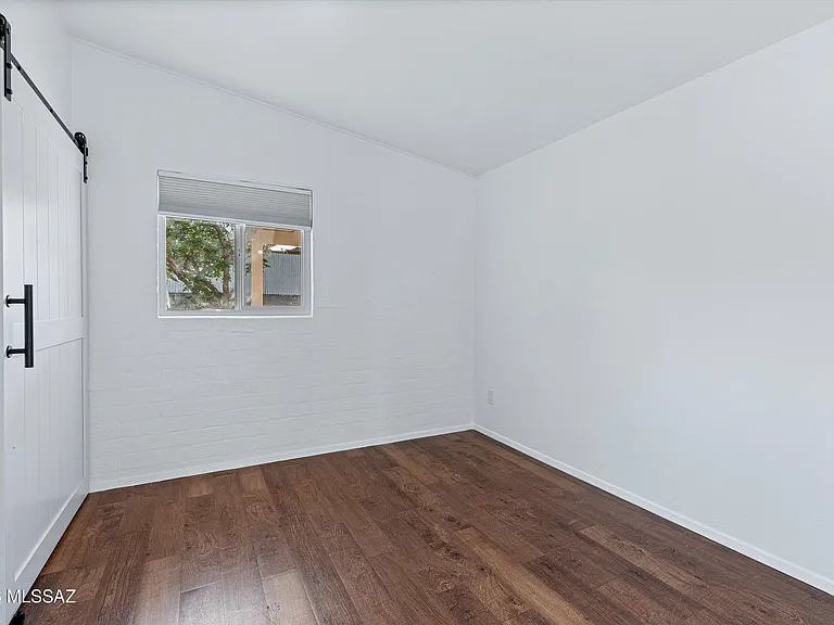 212 S Avenue C — Photo 25