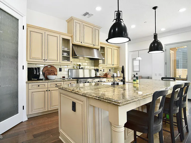 4011 Adriatic St — Photo 5