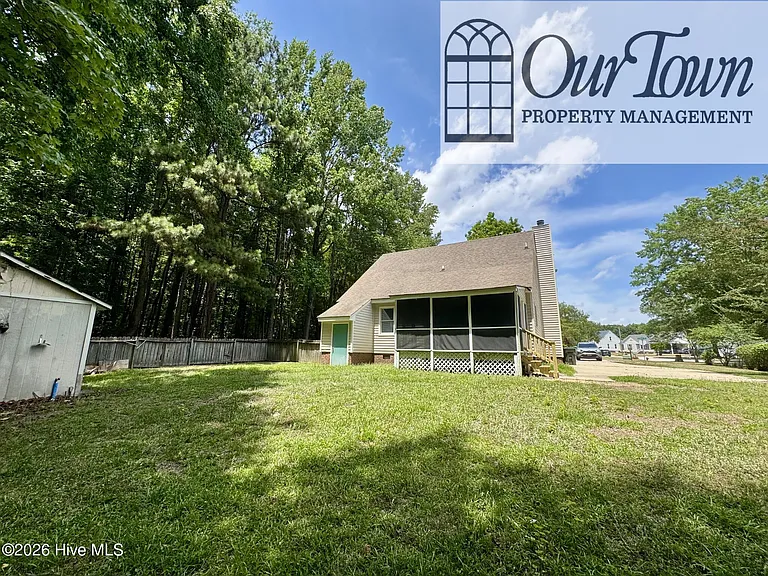 3003 Woodgreen Dr N — Photo 2
