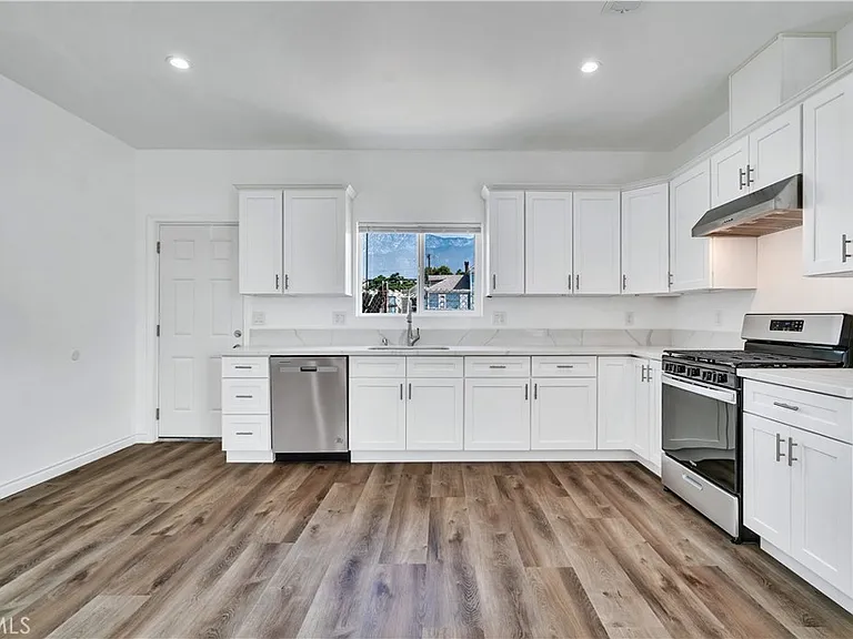 6734 Beryl St — Photo 7