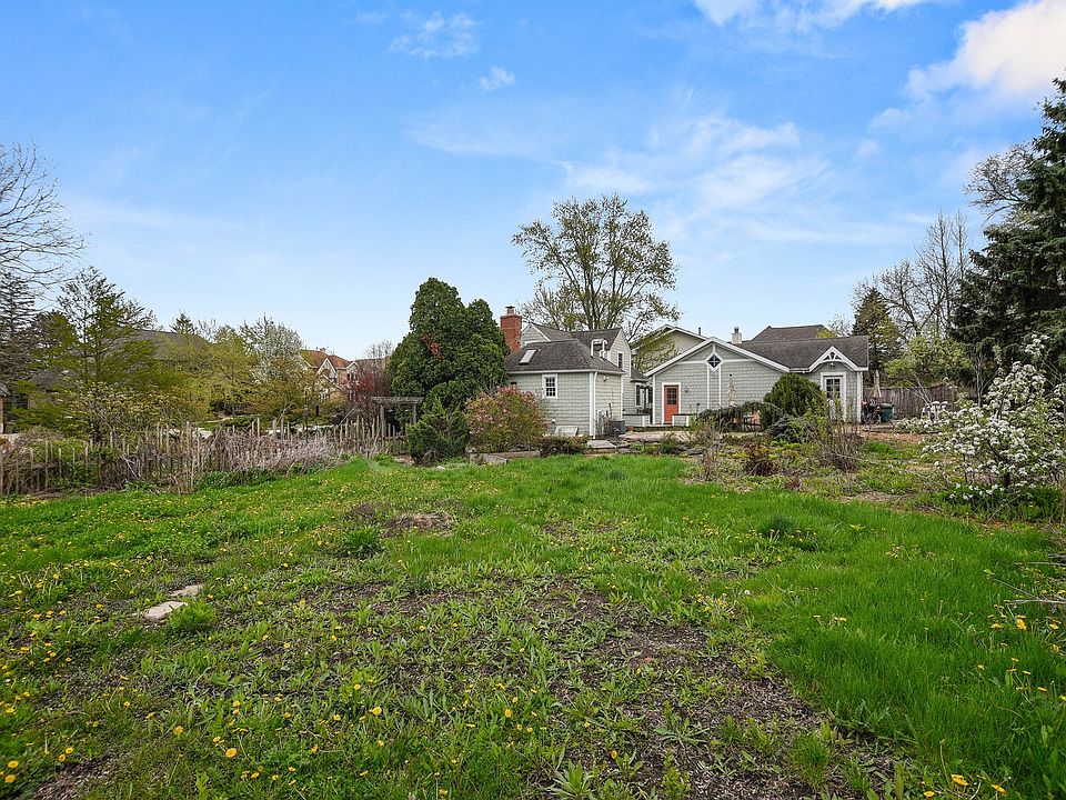 2nd image of 812 Glenwood Ln