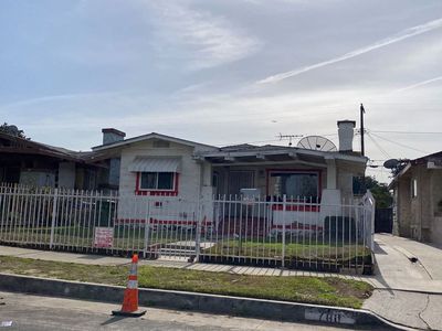 700 E 52nd Pl, Los Angeles, CA, 90011