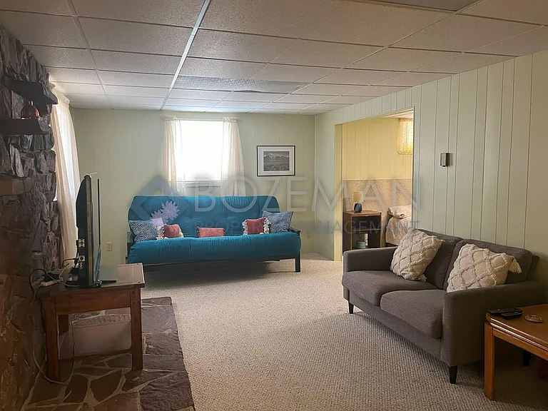 1109 N Cedarview Dr — Photo 1