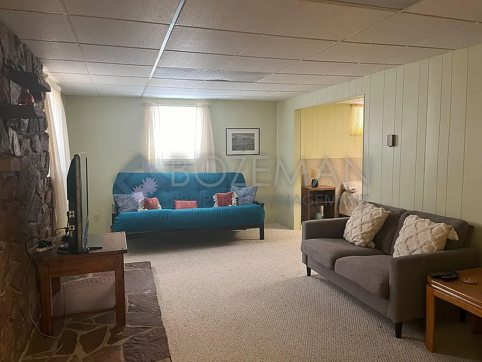 1109 N Cedarview Dr