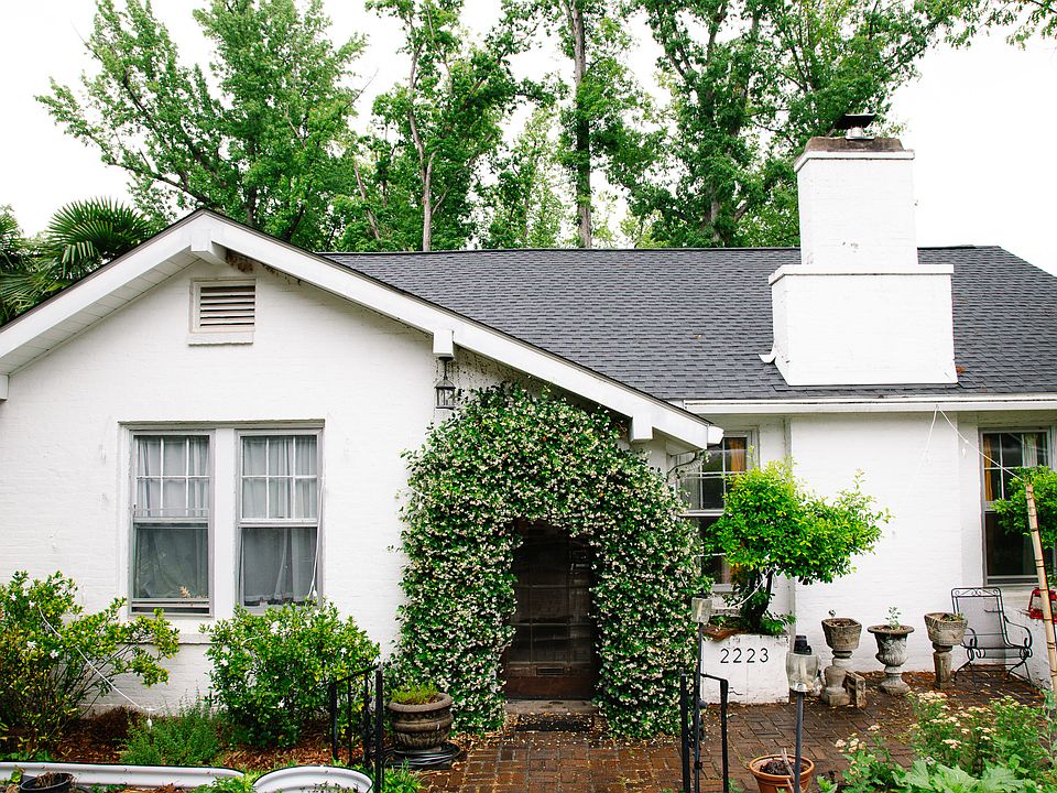 Front garden with mature, fragrant jasmine arch