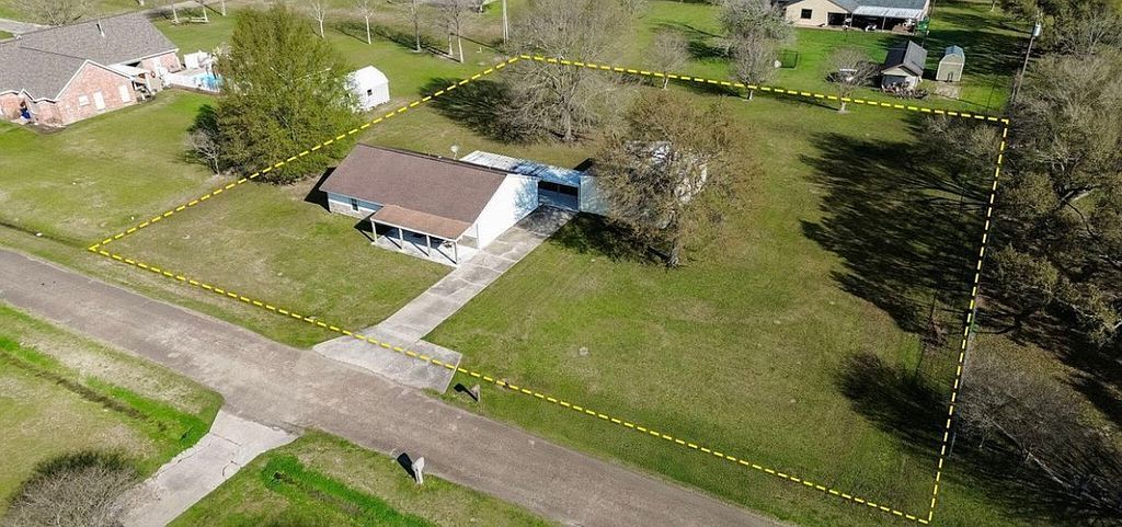 223 Betty Dr - Property Image