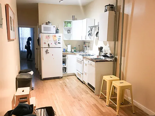 Rented by Ulas Real Estates Inc | media 28