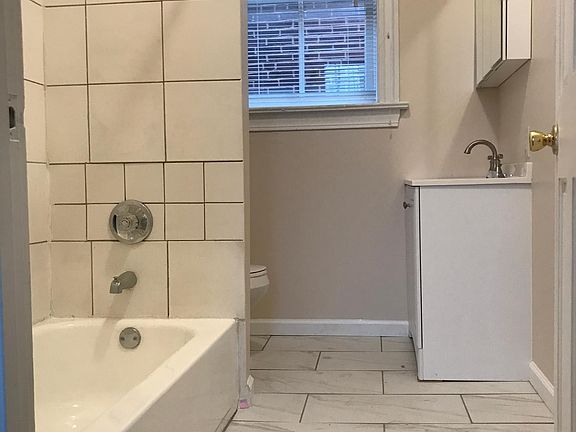 2nd image of 4432 Oakland Ave #1F