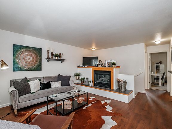 Brentwood Estates | Living Room