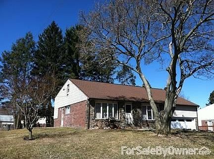 Side view in the winter.
						:
						Large tree outfront has beautiful spring blooms. Japanese Maple off to left.
