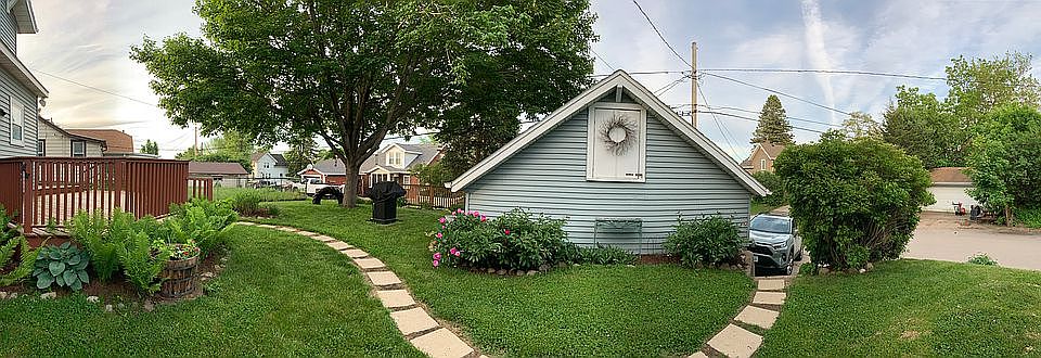 Charming backyard corner lot