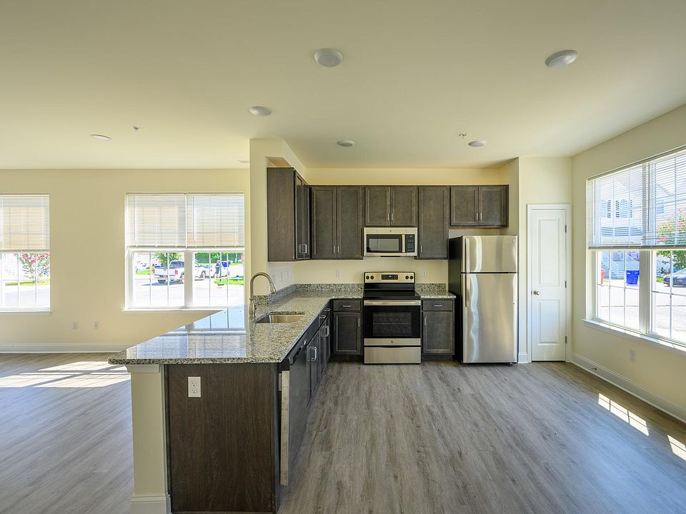 1st image of 101 Carolines Ct #110